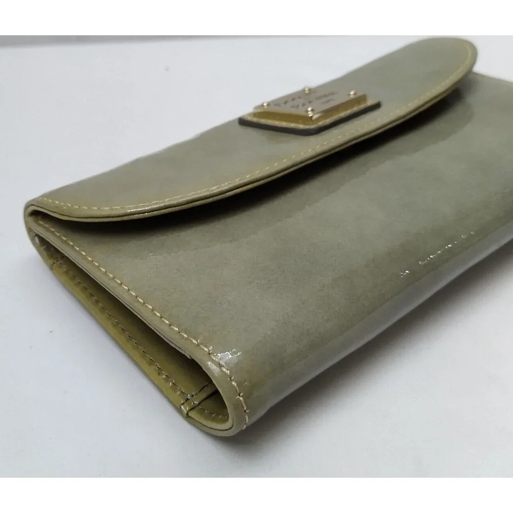 Dooney & Bourke Gray Patent Leather Checkbook Credit Card Trifold Wallet